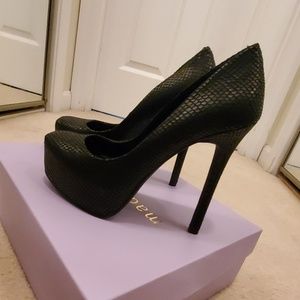 Jessica Simpson heels